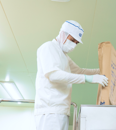 作業している社員の写真